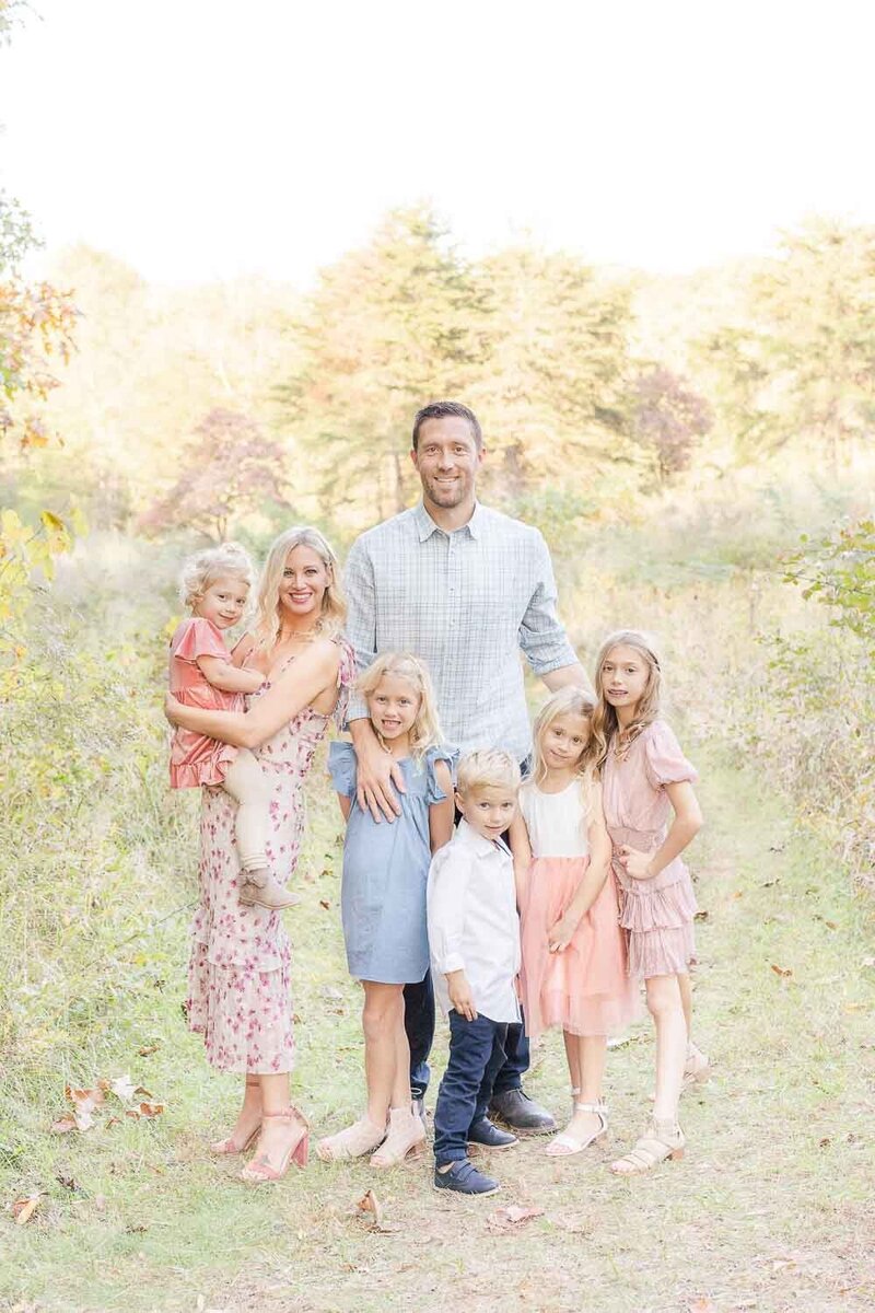 family of 7 posing for pictures taken by NoVa fall minis photographer