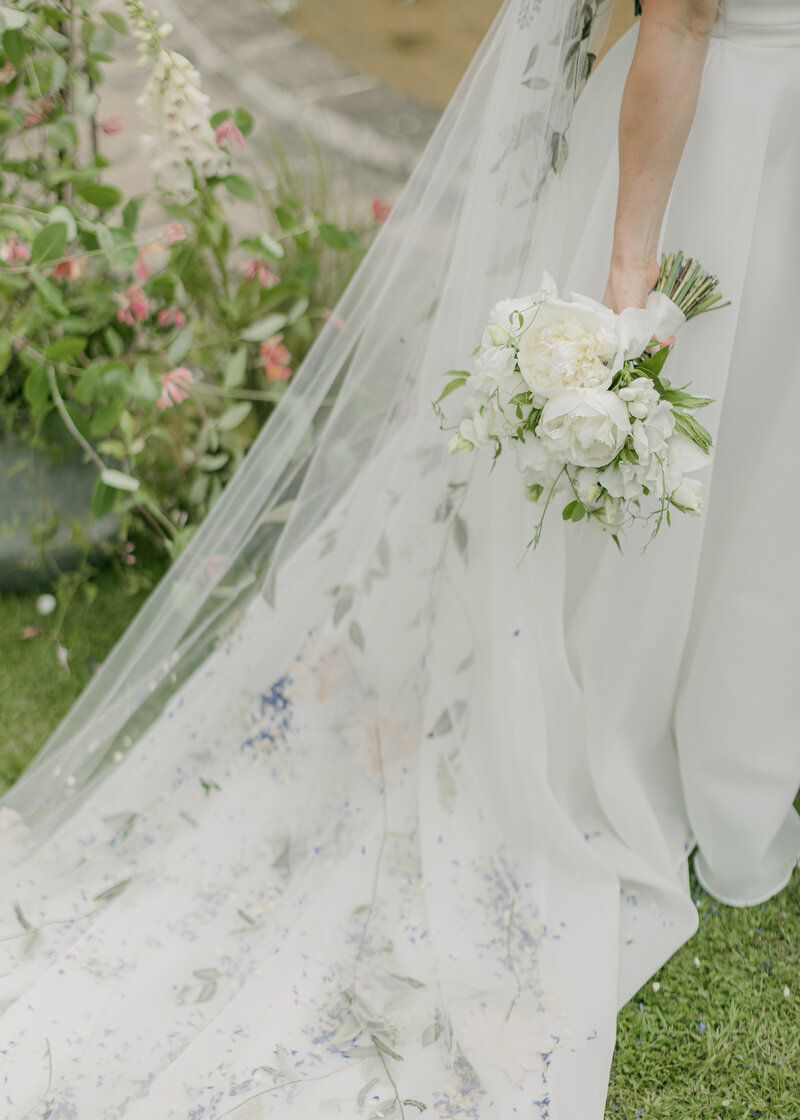 chloe-winstanley-weddings-cornwell-manor-cotswolds-bride-monique-lhuillier