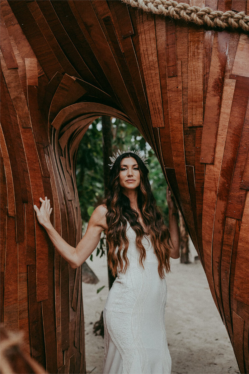 bride-posing-with-wooden-sculpture@2x-100