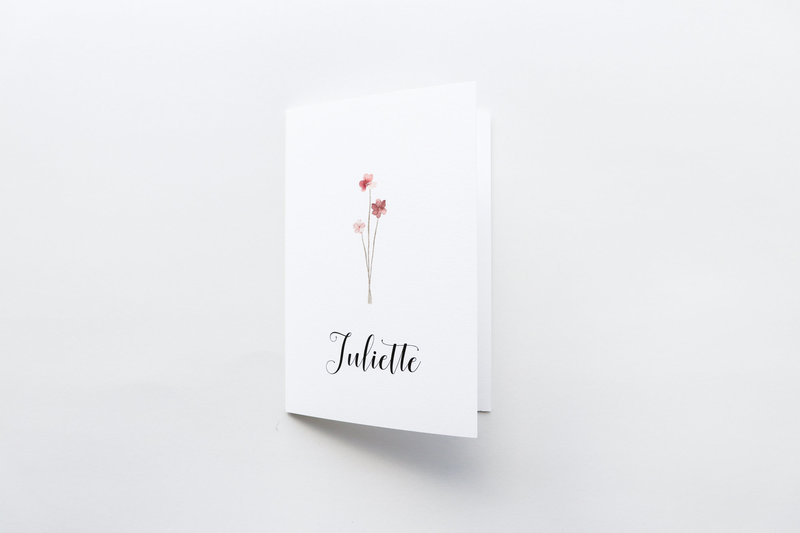 Minimalistisch geboortekaartje Juliette met bloemetjes
