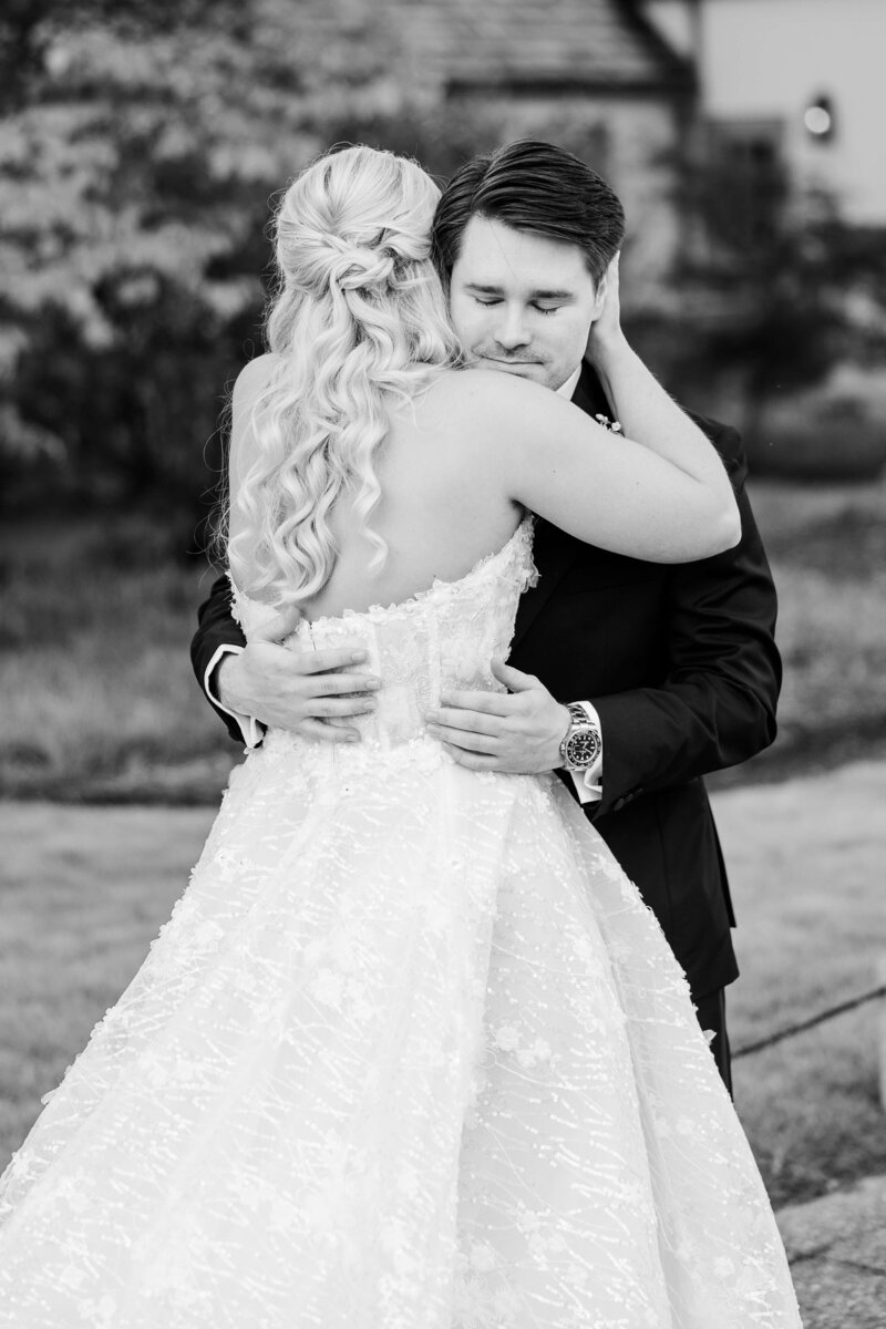 black and white photo of first look by knoxville wedding photographer amanda may photos
