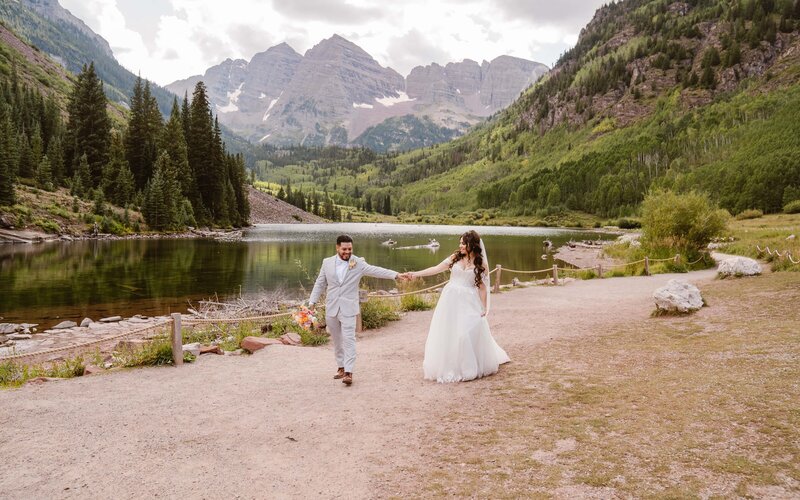 Couple gets married at the Maroon Bells Amphitheater in Aspen, Colorado