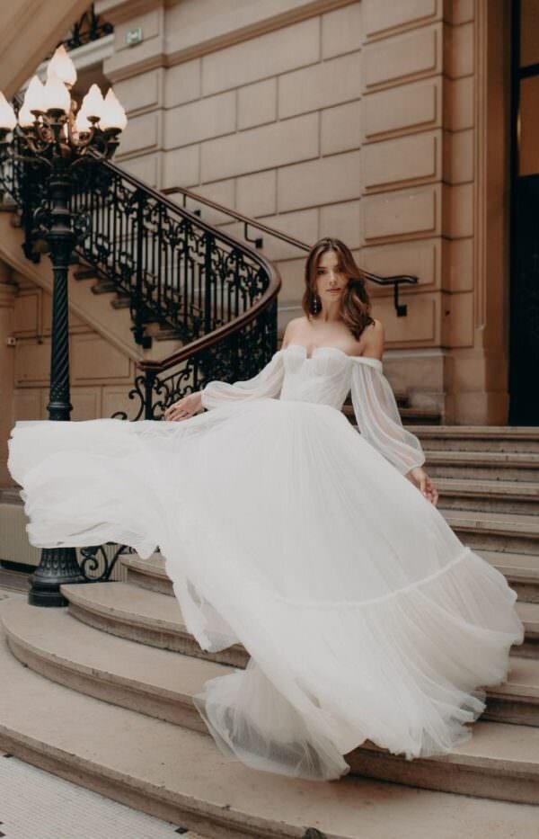 Alena Leena Armeria wedding gown