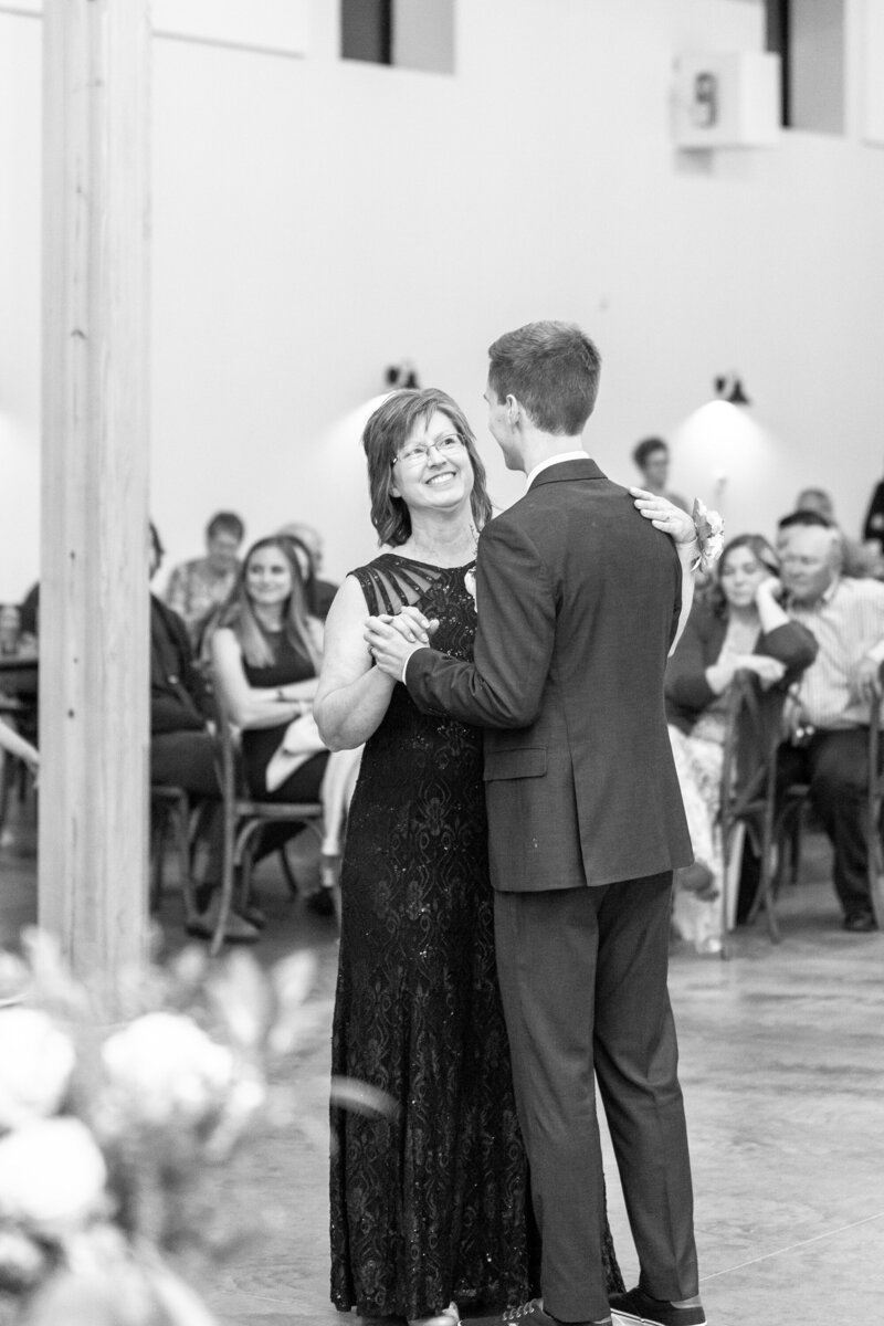Emerald Pines Wedding - Sioux Falls Wedding Photographer - Madison & Dave - Highlights-287
