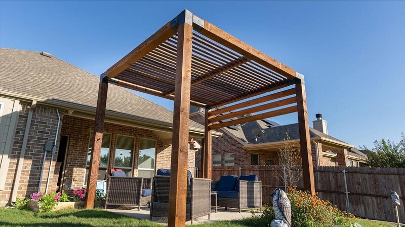 Mountain View project featuring a luxury outdoor kitchen and landscaped backyard in Dallas, TX. Perfect for dining and entertaining outdoors.