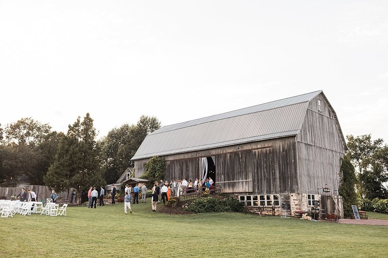160_Midwest-Barn-Wedding-Venues-James-Stokes-Photography