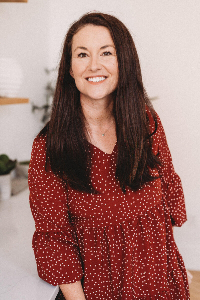 Kelli smiling and holding a mug