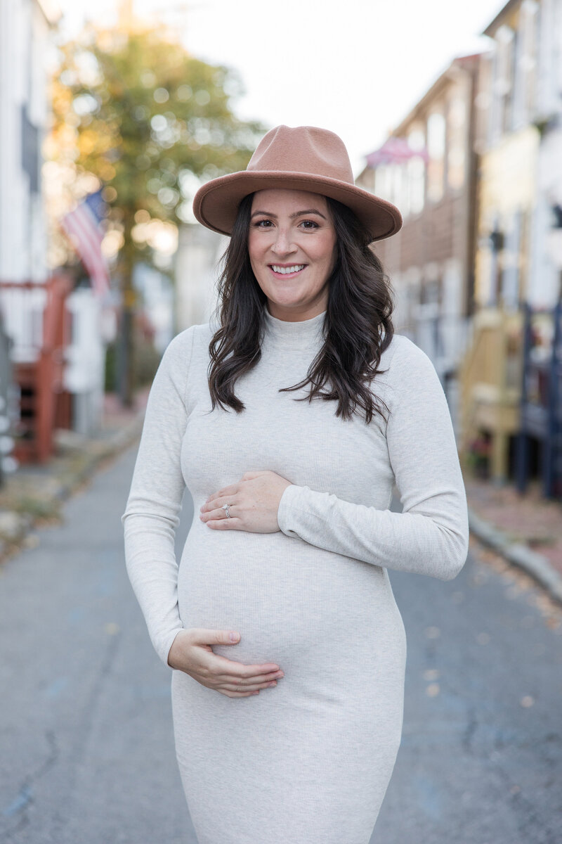 Downtown Annapolis maternity photos by Maryland photographer Christa Rae Photography