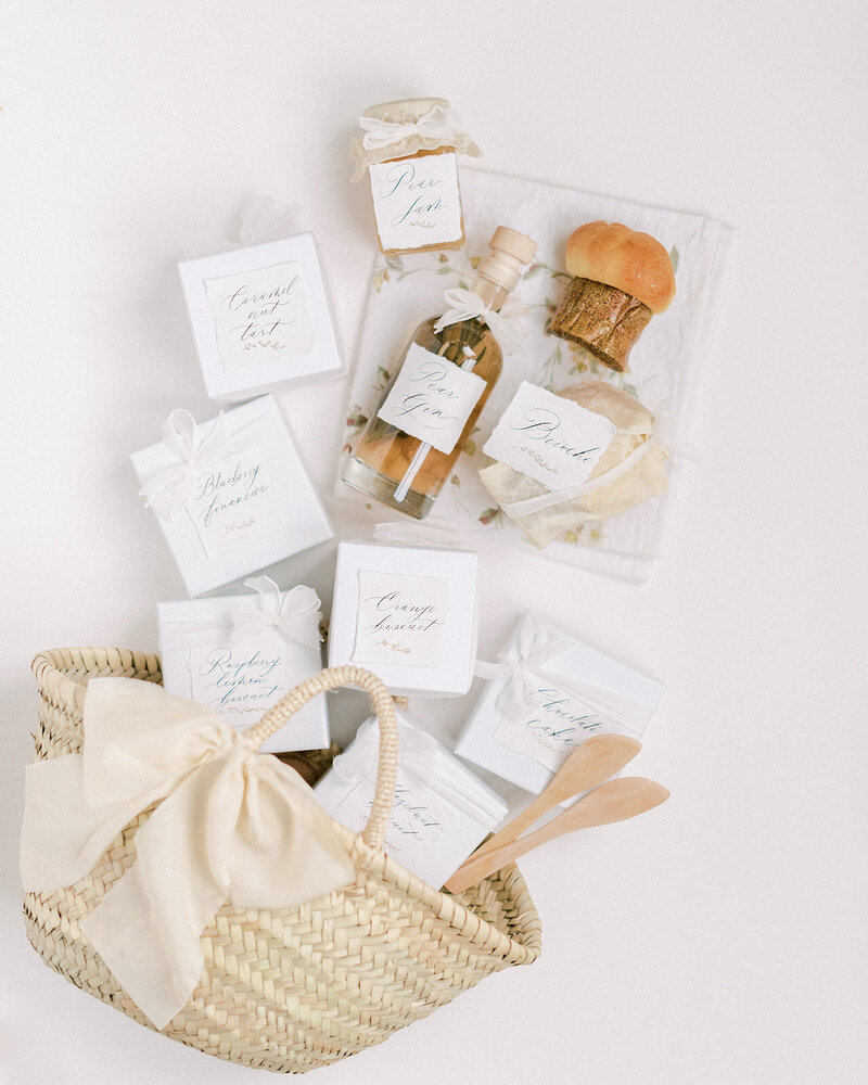 Wedding welcome basket with patisserie