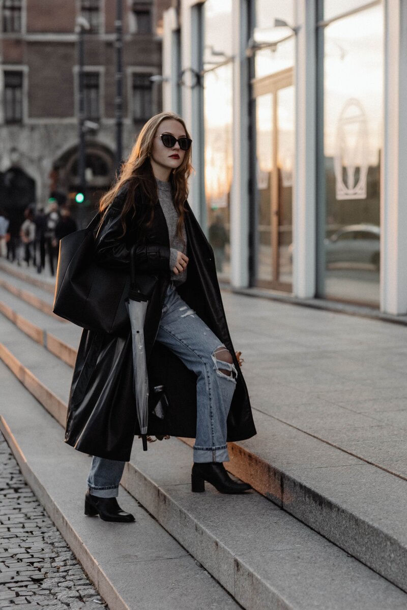 kaboompics_city-chic-in-autumn-casual-fall-outfit-fashion-trends-33449-min