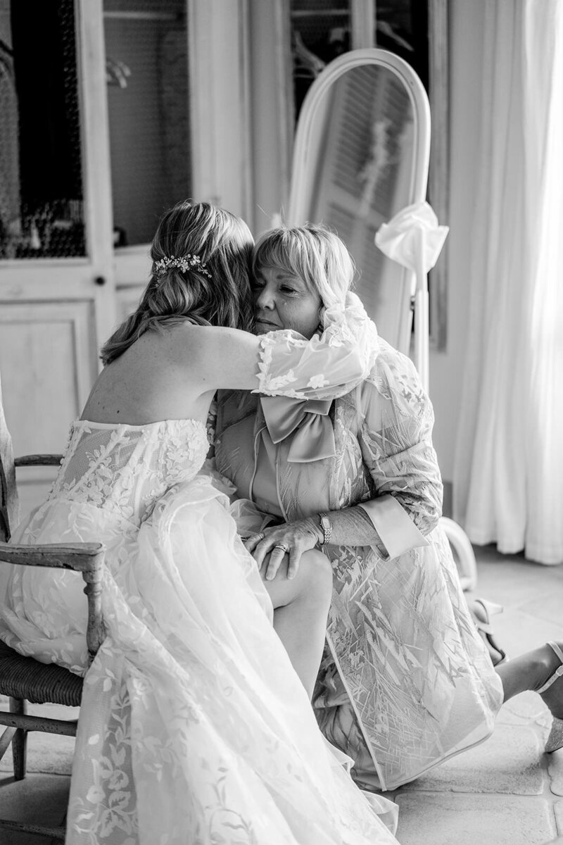 Emotional moment of the bride hugging her mother before her wedding ceremony in Monferrato