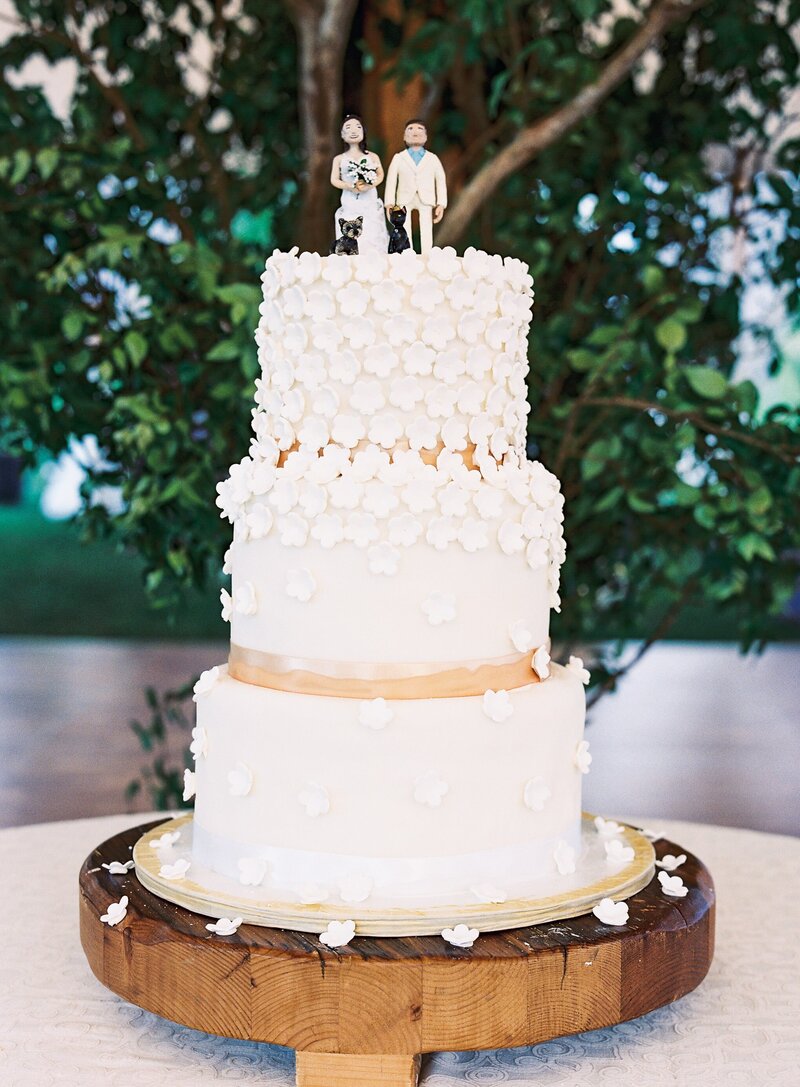 Bermuda Wedding Bermuda Bride Elegant 3 Tier White Wedding Cake with Figurine Groom and Bride Topper