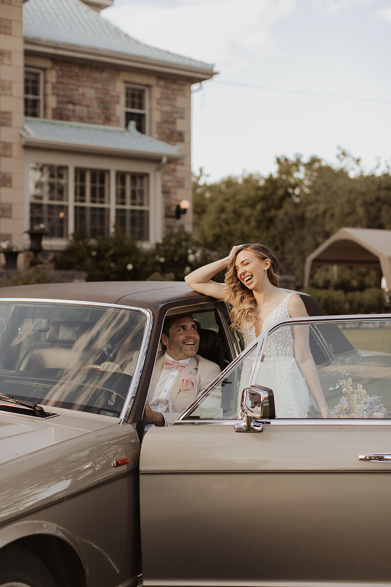 Wedding photoshoot with couple in classic car