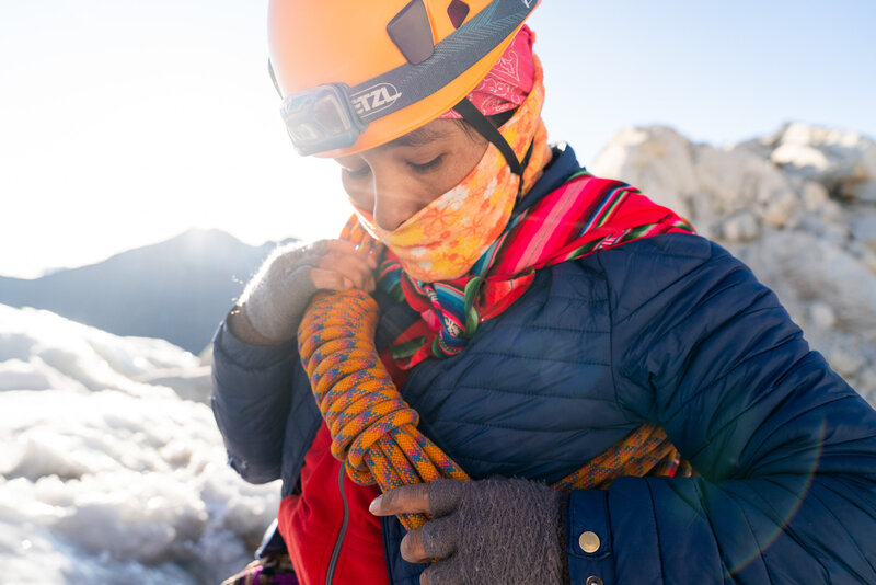 climbing_cholita_rufina_rope_helmet_andes_bolivia