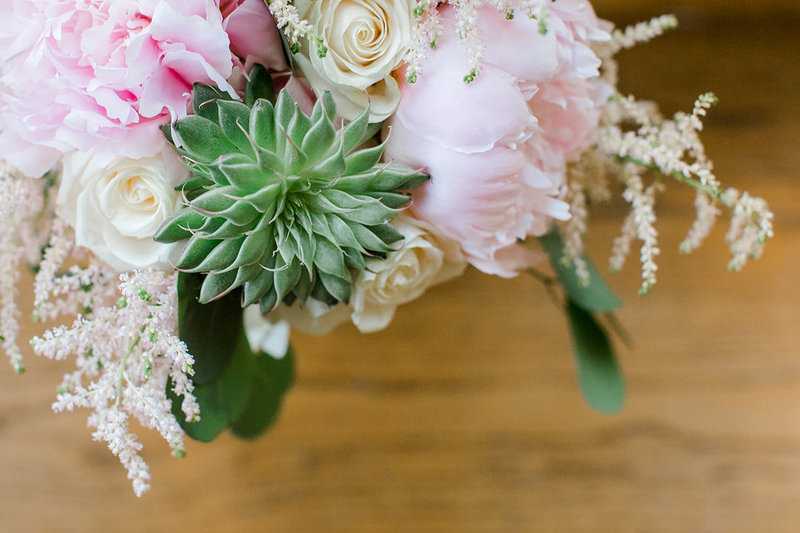 Wedding-Inspiration-Spring-Succulent-Bouquet-Pink-White-Photo-by-Uniquely-His-Photography02
