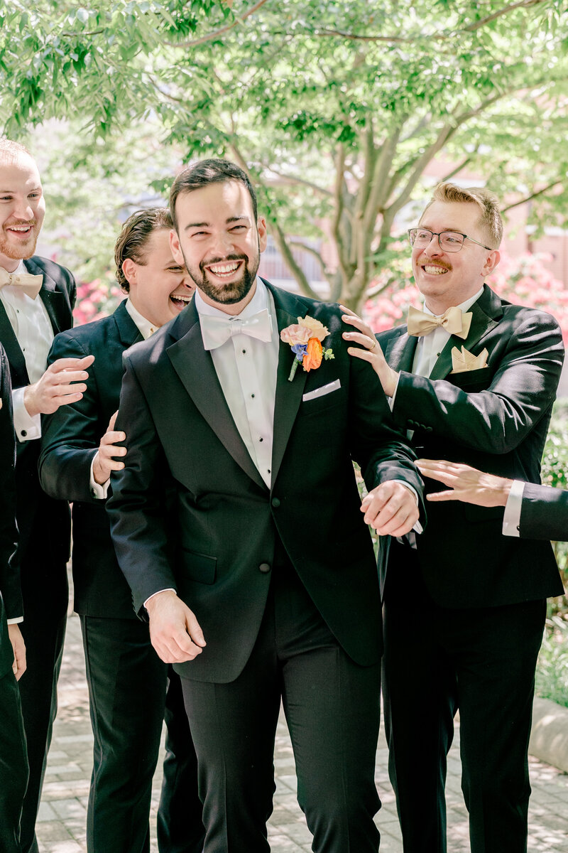 vibrant-catholic-wedding-in-reston-virginia-00005