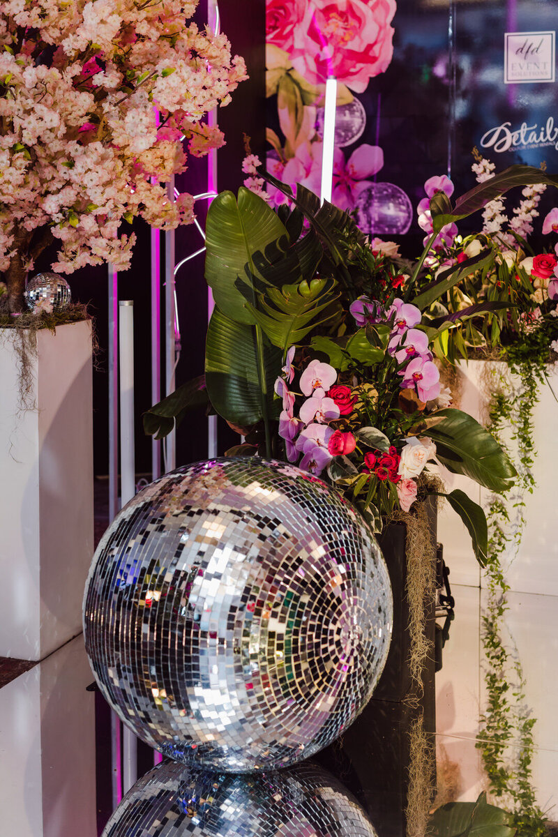 Neon Dream in Bloom Photo Experience at The 2023 WedLuxe Show Toronto photos by Purple Tree Photography27