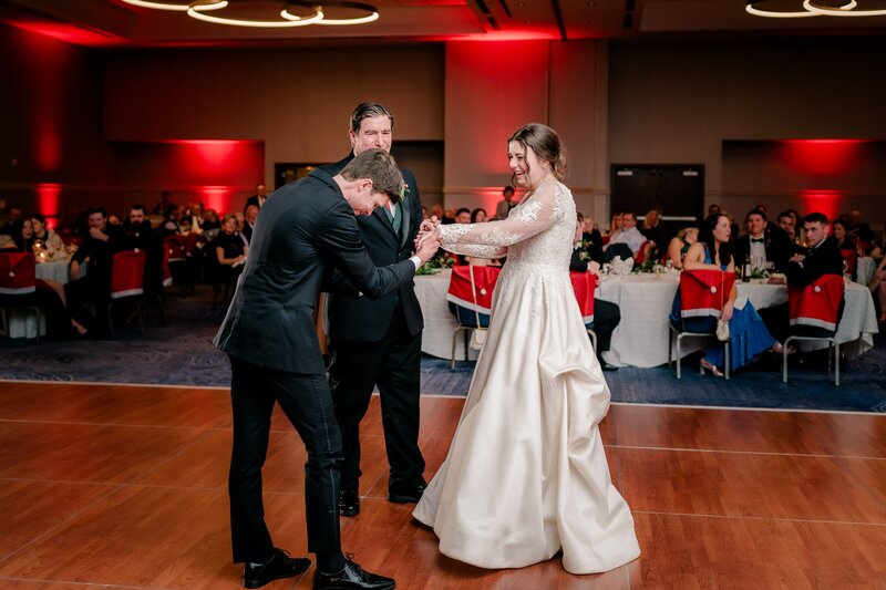 dreamy-christmas-wedding-in-herndon-virginia-00015