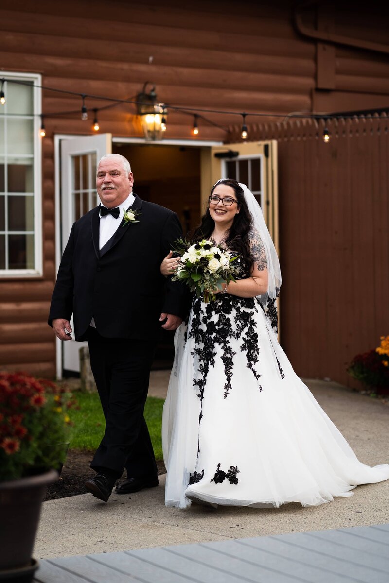 the-log-cabin-holyoke-massachusetts-wedding-31