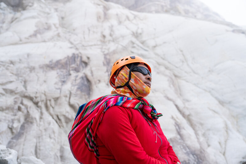 climbing_cholita_rufina_portrait_andes_bolivia1
