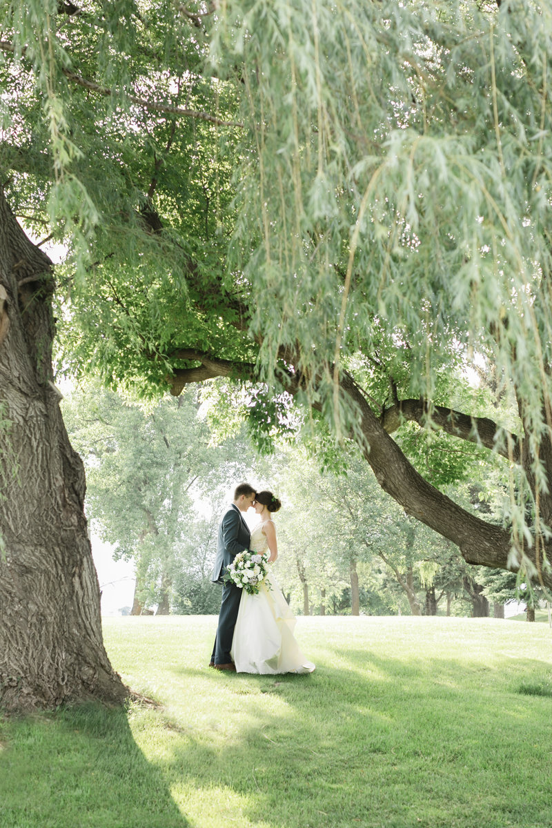 Beautiful Greenery Couple Wedding Sioux Falls