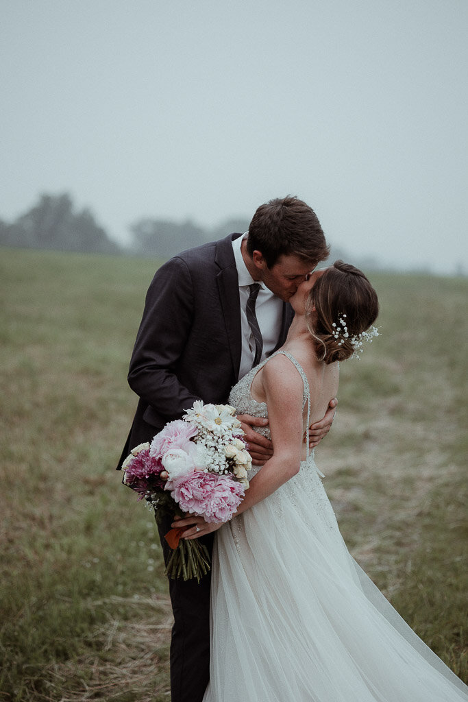 COUPLE-ELOPING-IN-STOWE