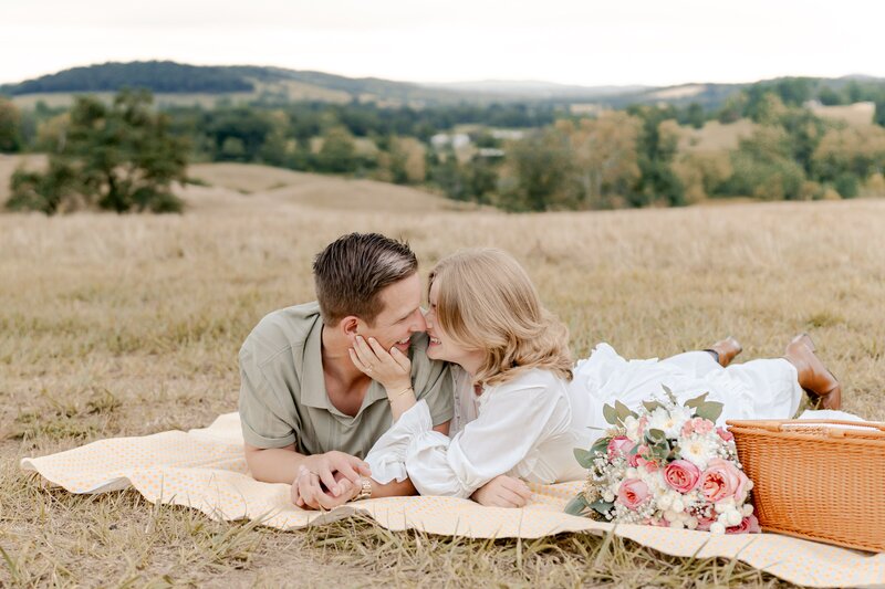 dreamy-picnic-engagement-session-in-delaplane-virginia-00002