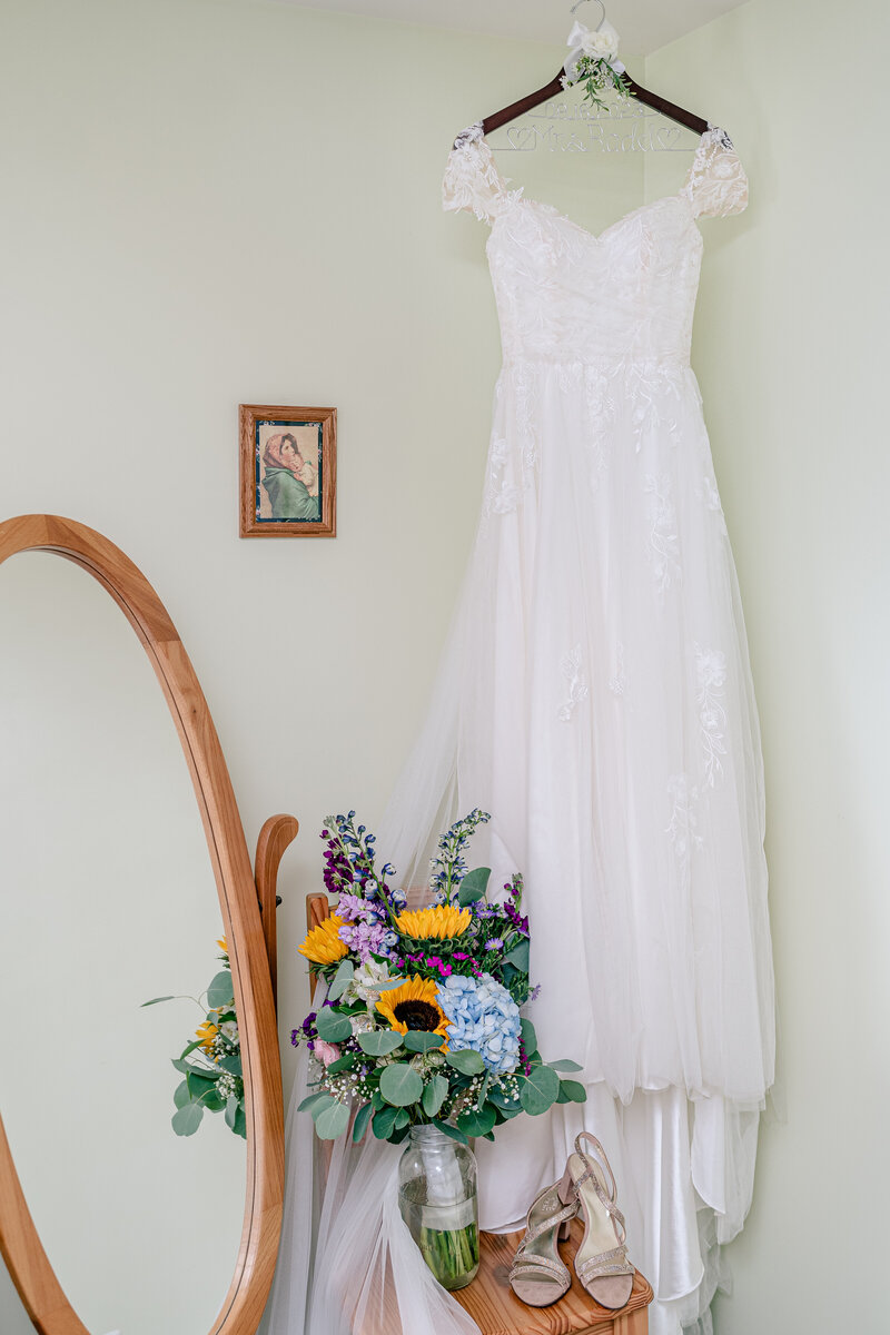 sunflower-filled-catholic-wedding-in-fredericksburg-virginia-00002