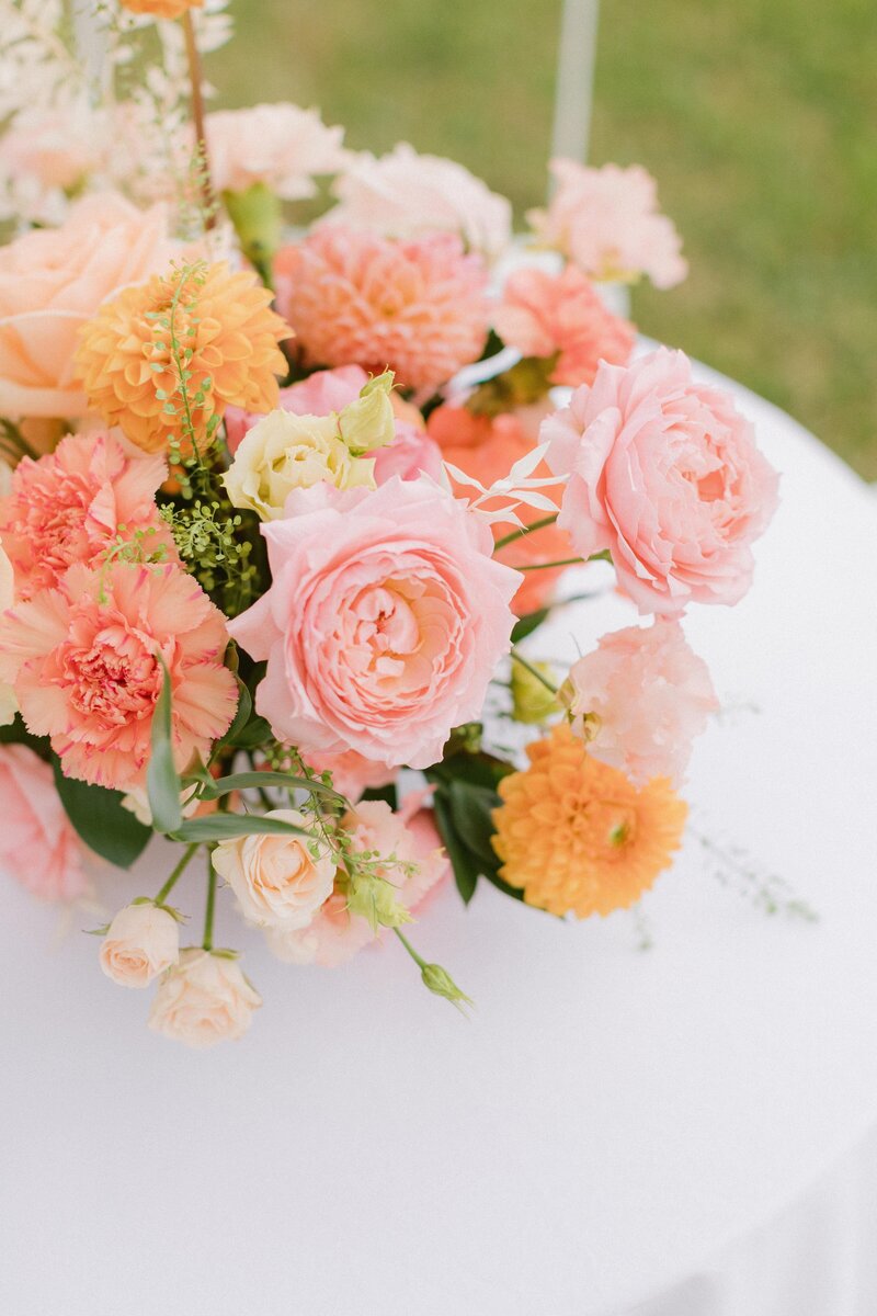 Wedding-Floral-Inspirations-for-Pantone’s-Color-of-the-Year-Peach-Fuzz