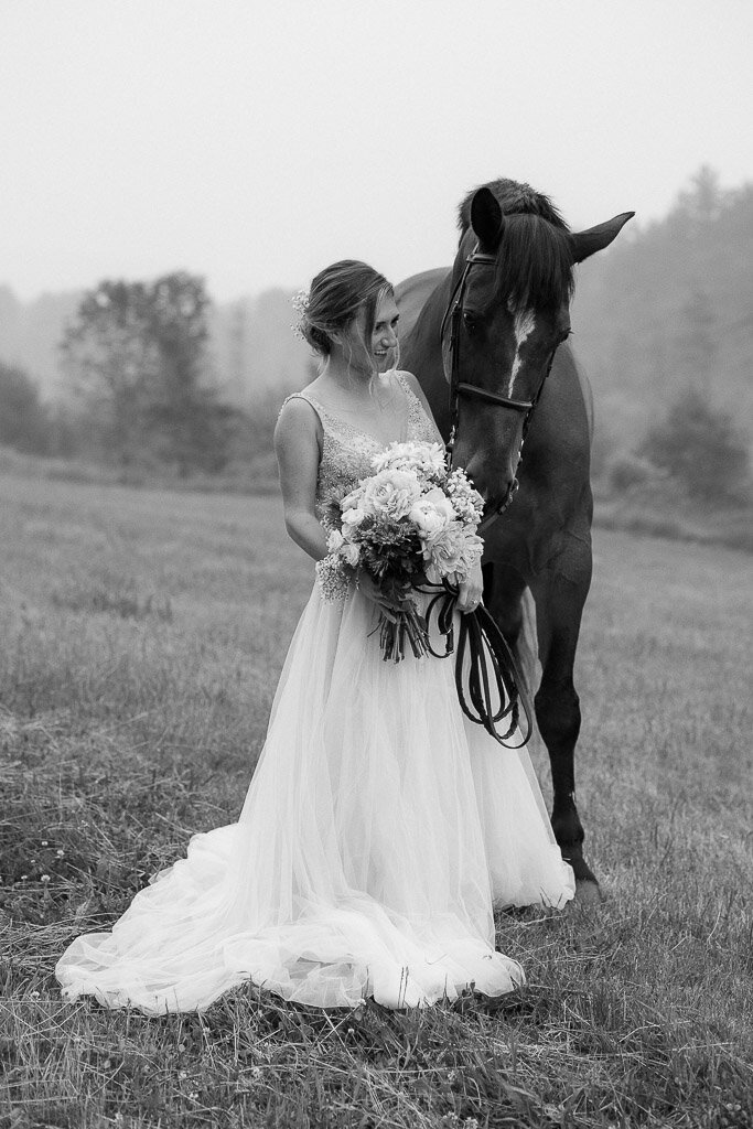 EQUESTRIAN-ELOPEMENT-PHOTOGRAPHER-IN-VERMONT