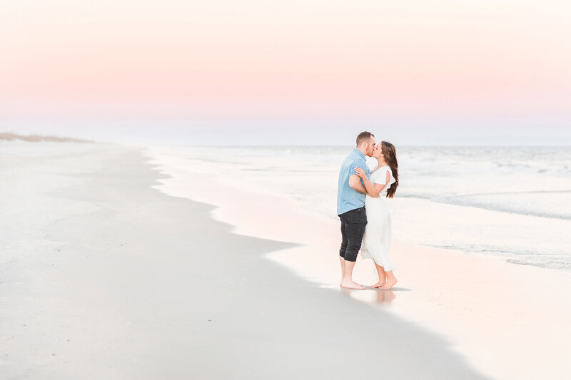 couple kissing under the sunset beach