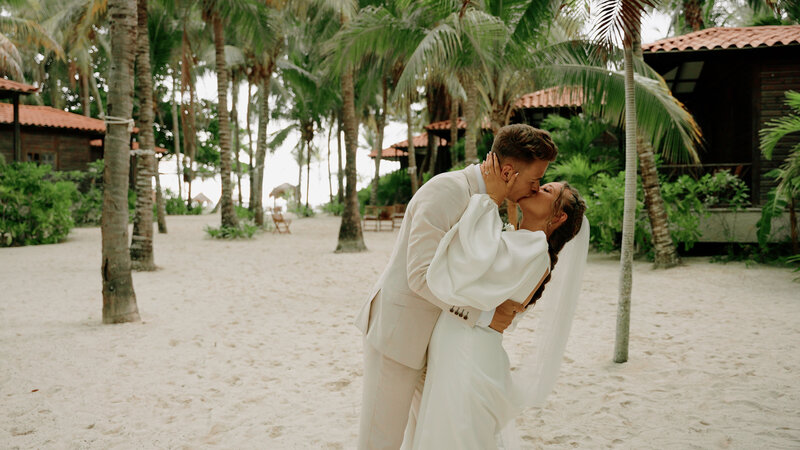 Couple gets married at playa del carmen in Mexico