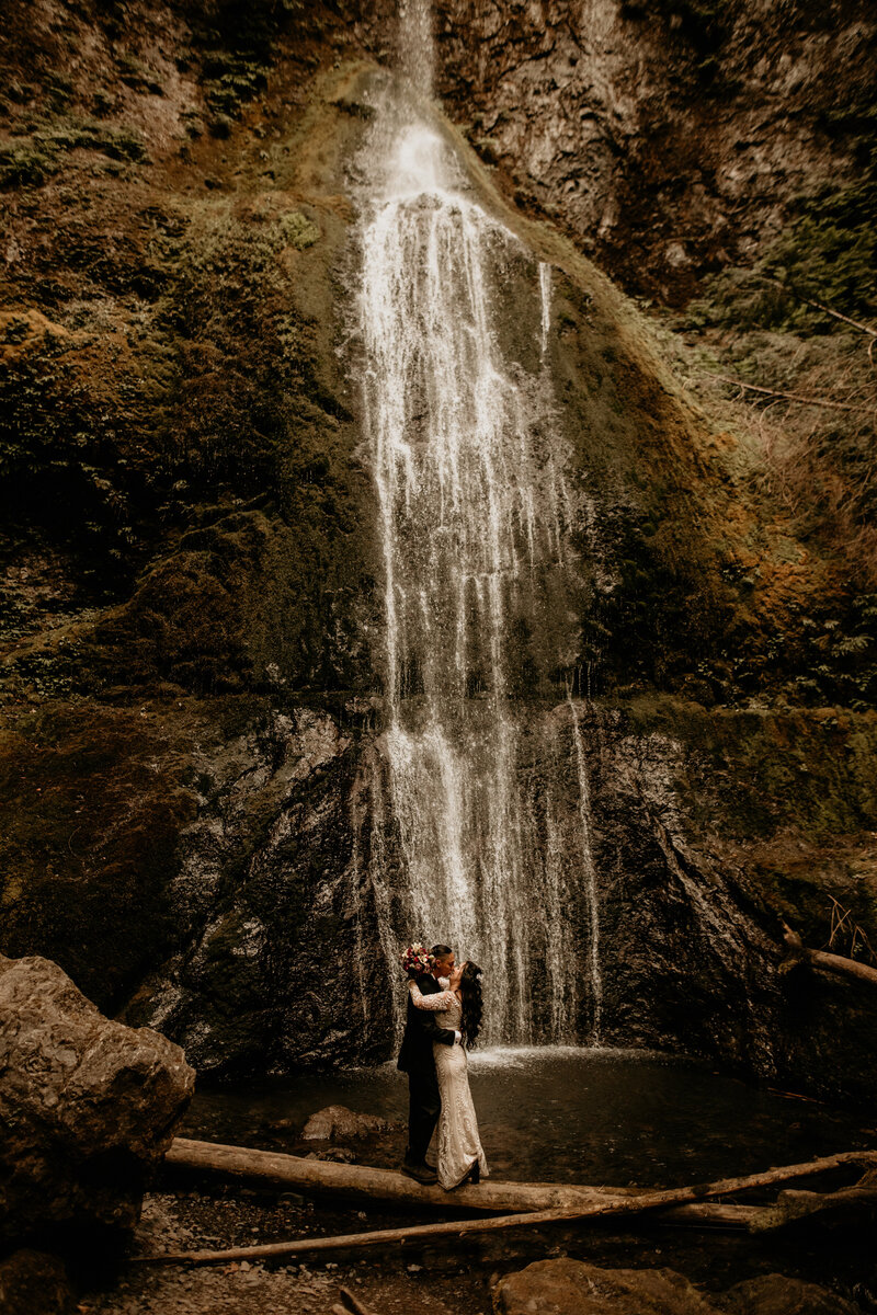 Lake-crescent-marymere-falls-elopement-photography-breeanna-lasher-Portriats-121 (2)