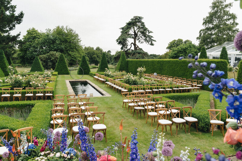 english-garden-wedding-ceremony-decor
