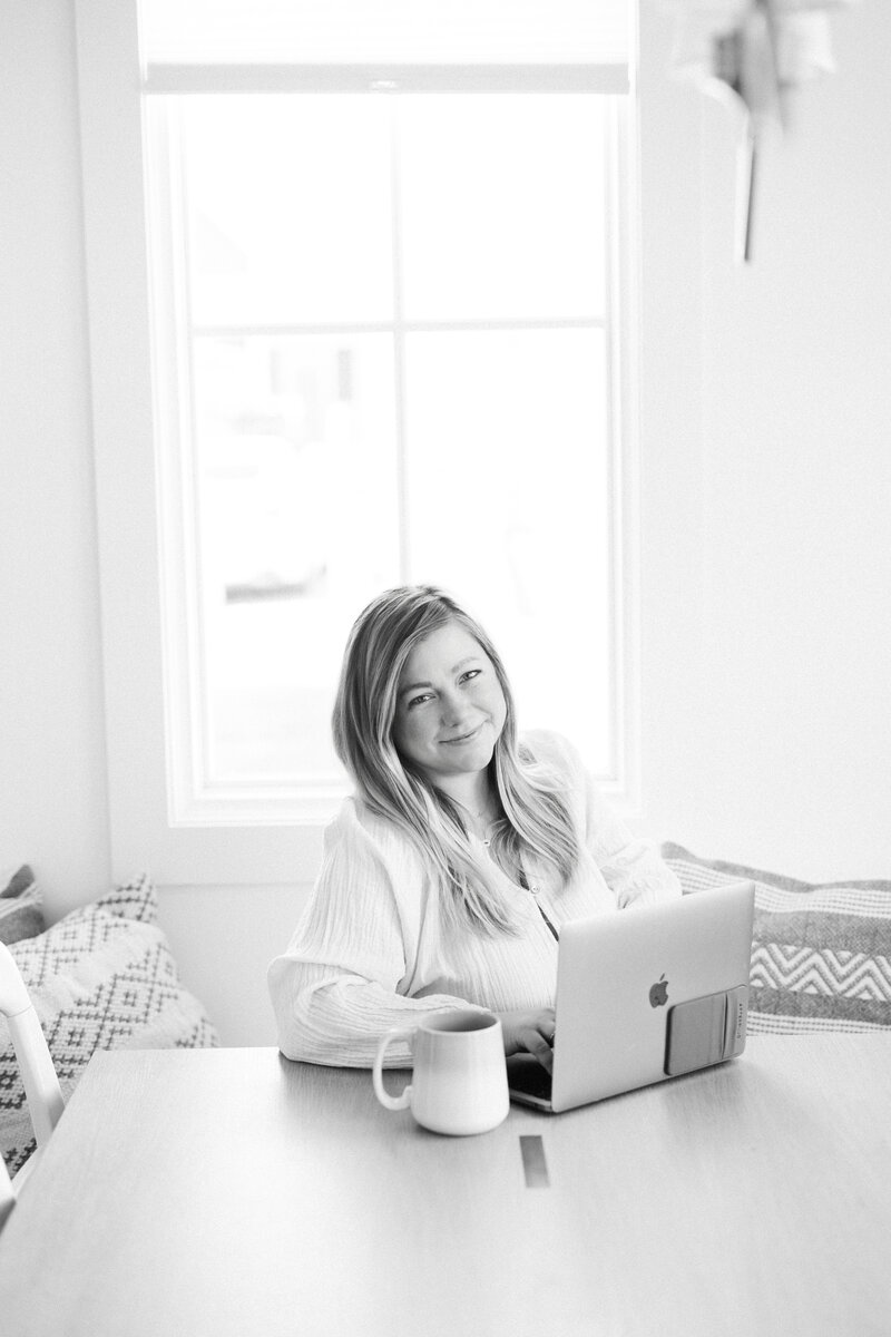 Caroline Eidson working on computer in Asana VIP day for Photographer client