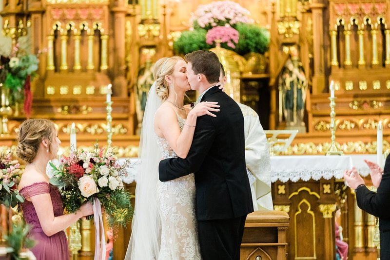 31-Wisconsin-Classic-Country-Club-Catholic-Wedding-James-Stokes-Photography