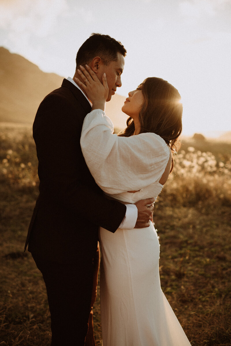 Oahu, Hawaii Elopement at a secluded gorgeous cliffside location.