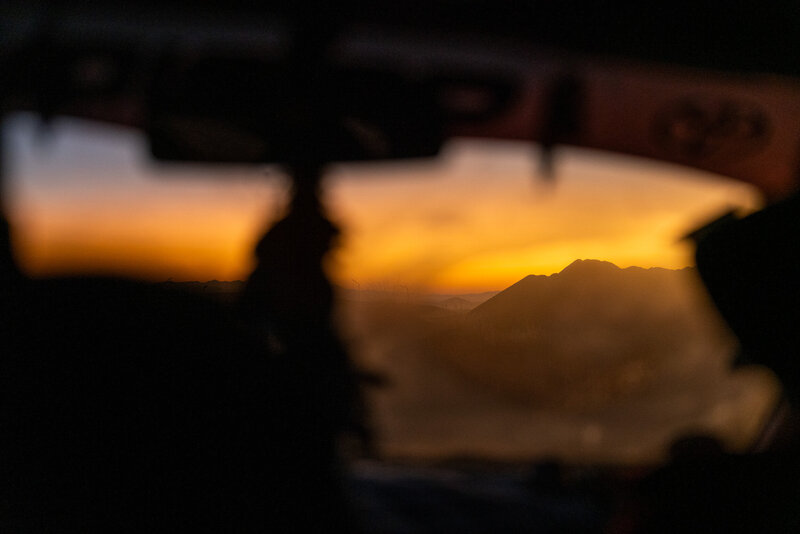 2_climbing_cholita_lifestyle_windshield_andes_bolivia