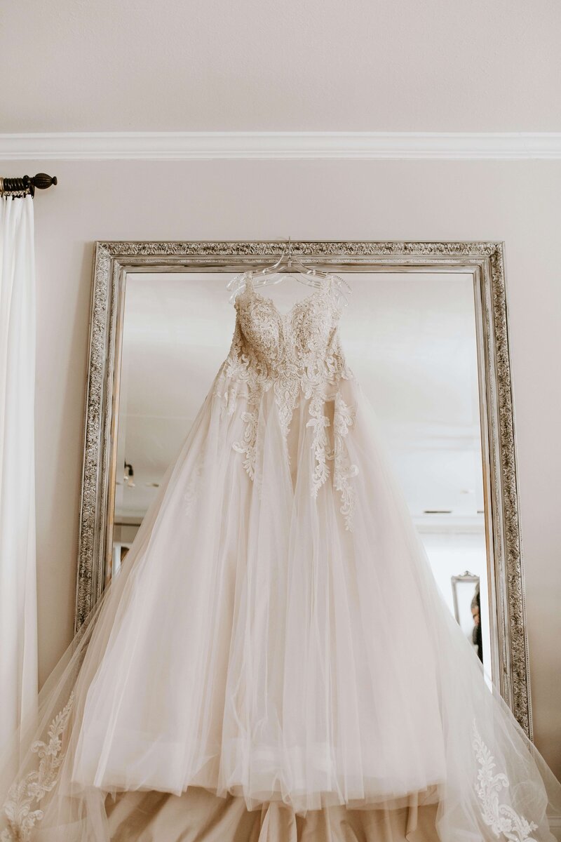 Wedding-dress-bridal-gown-store-website-template-Showit-pexels-tara-winstead-6479598
