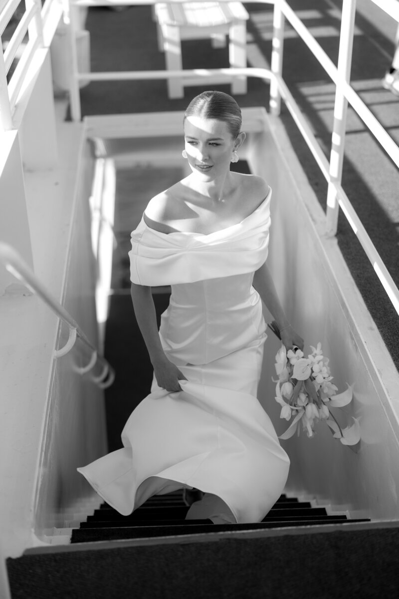 Timeless black and white portrait of a bride with veil, showcasing editorial wedding photography.