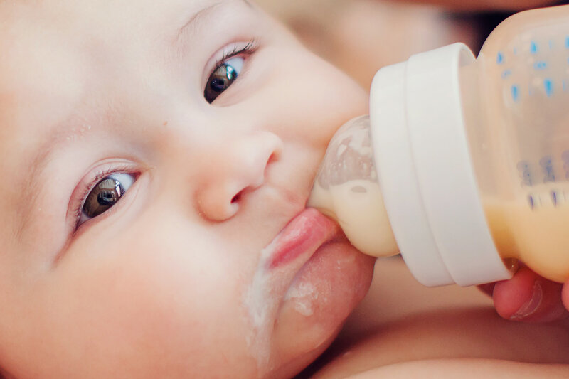 baby-drinking-milk-bottle