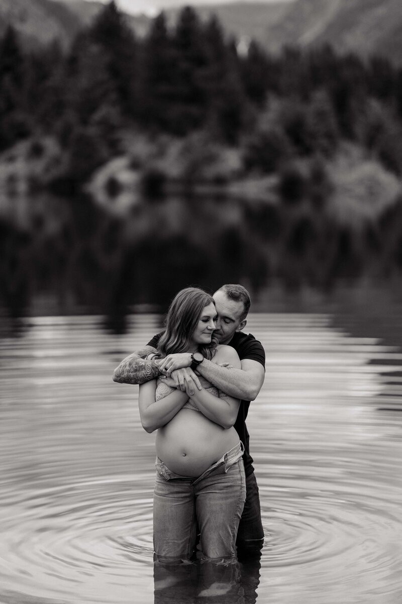 gold-creek-pond-snoqualmie-maternity-session