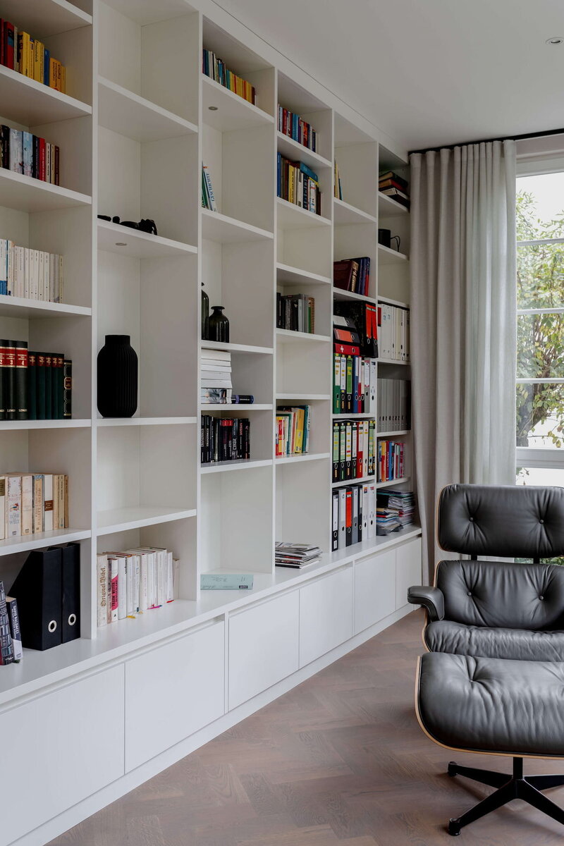Leistungen und Umfang exklusiver Möbel wie Regale in Bibliothek für Ihr Zuhause bei ADAM Innenausbau