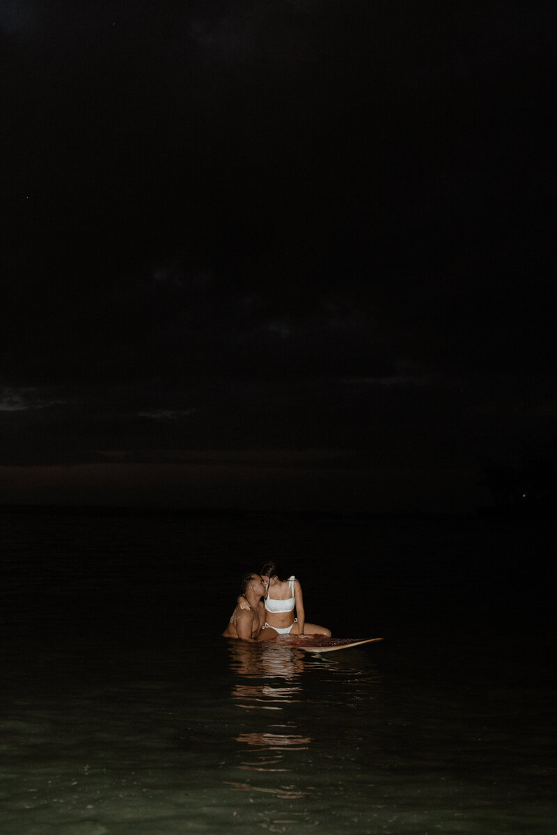 Surf couple session in Oahu, Hawaii