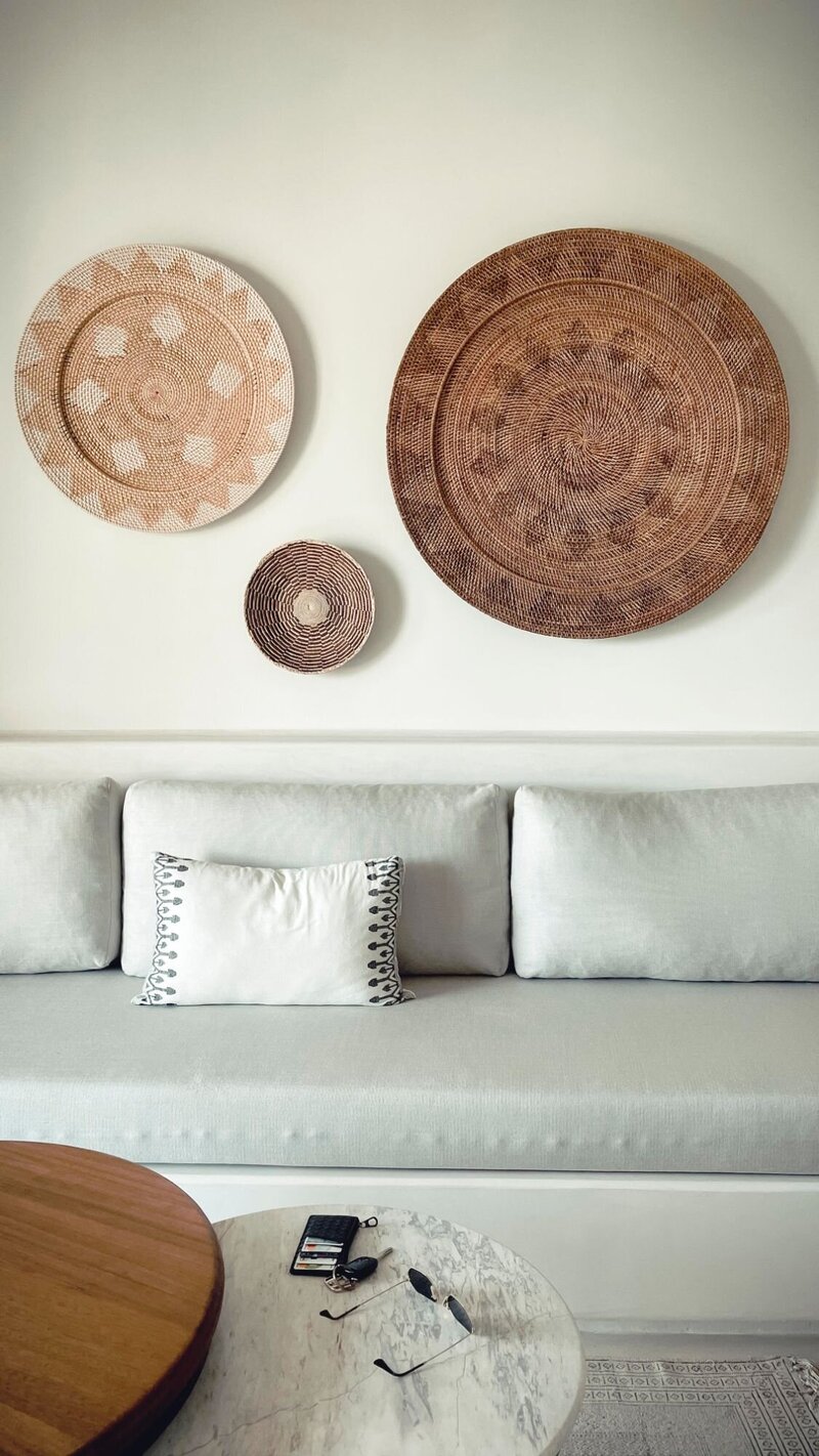 circle-basket-arrangement-on-white-wall-above-couch