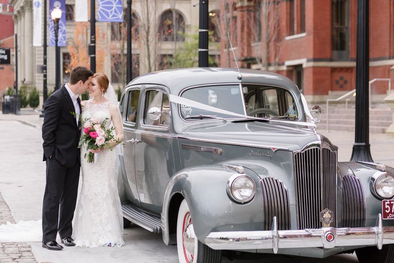 CincinnatiWeddingPhotographerMusicHallWeddingKaleighTurnerPhotographyRachelErid-56