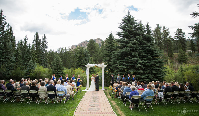 Outdoor wedding with mountain view in Colorado