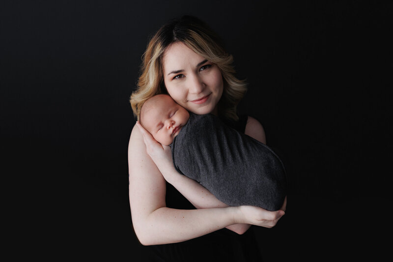 newborn-baby-with-mom-in-arms