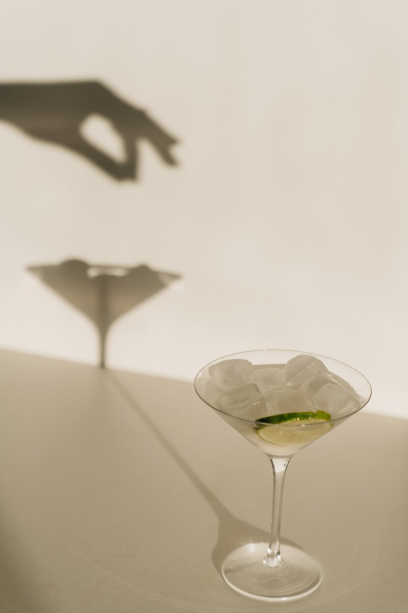 photo-of-cocktail-glass-with-sliced-lime-4051390