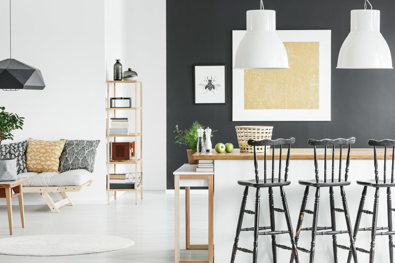 gold-accents-in-contrast-interior-PDQHRYK